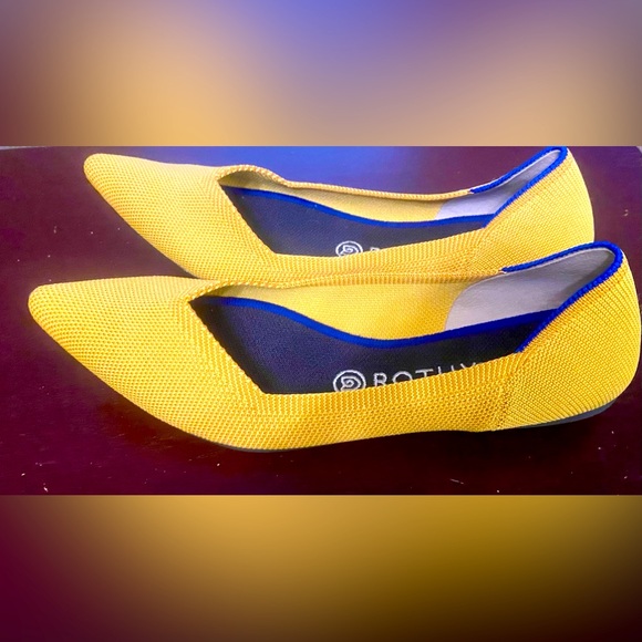 ***Rothys*** WOMENS Mustard Color Pointed Toe Flats. Discontinued Color, Size  9 - Picture 2 of 7